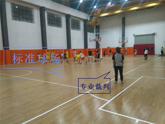 上虞8090籃球俱樂部籃球場館(guǎn)木地板成功案例(1)